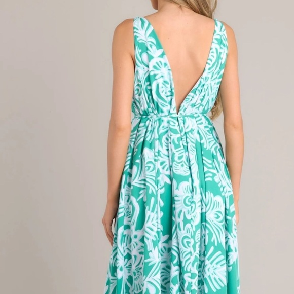 ✨NWT✨ Big Hit Green/White Halter Maxi Dress. Flowy. Scoop w/Low Back Size LG - Picture 1 of 12